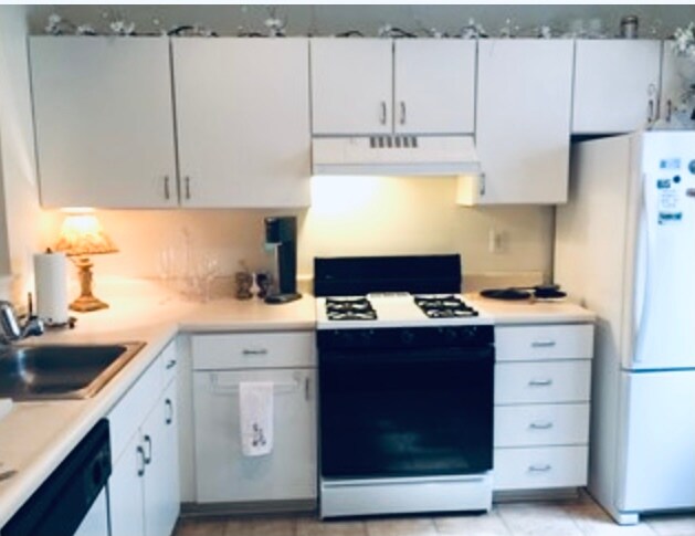 Kitchen - 51 S 17th St