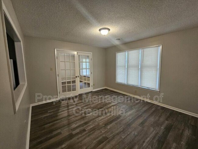 Building Photo - 510 Woodside Ln