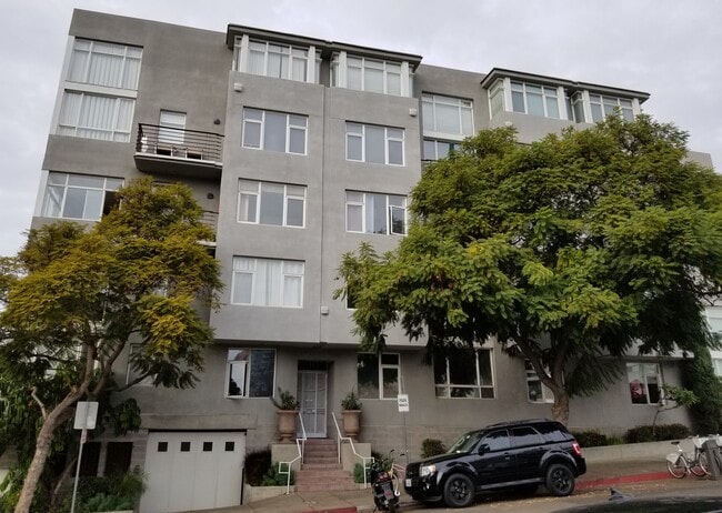 Building Photo - 602 W Fir St