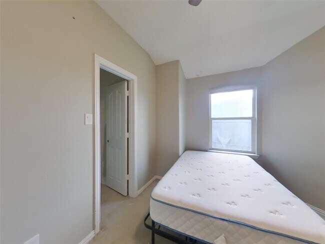 Building Photo - 28906 Hidden Cove Dr
