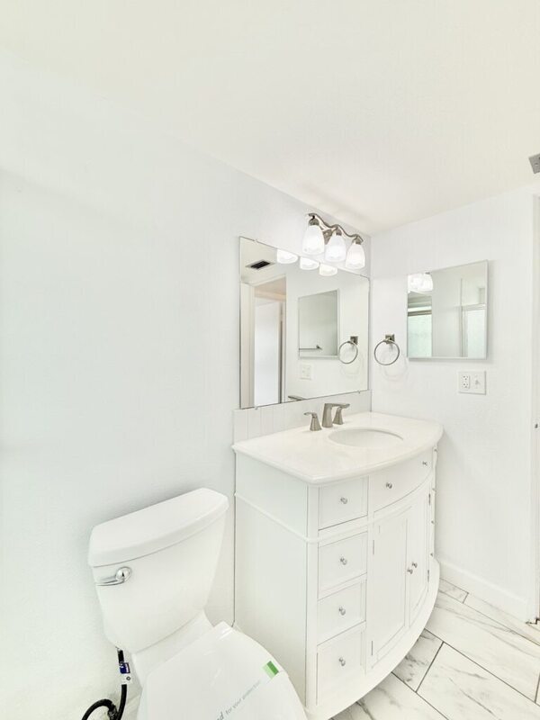 Building Photo - 445 32nd Ave N