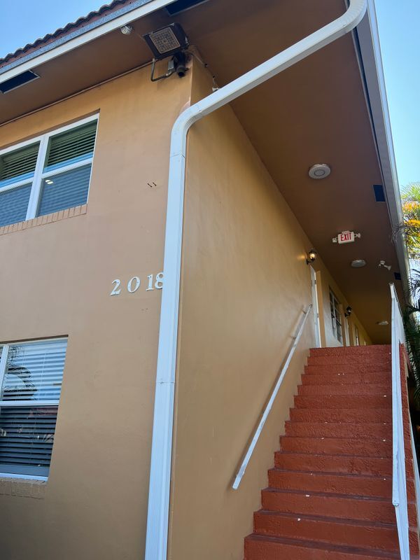 Building Photo - 2016 NE 17th Ct