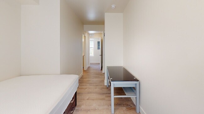 Building Photo - 912 Mary-912M3-B1