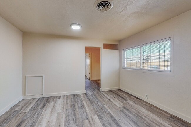 Building Photo - 721 Santa Fe Ave SW