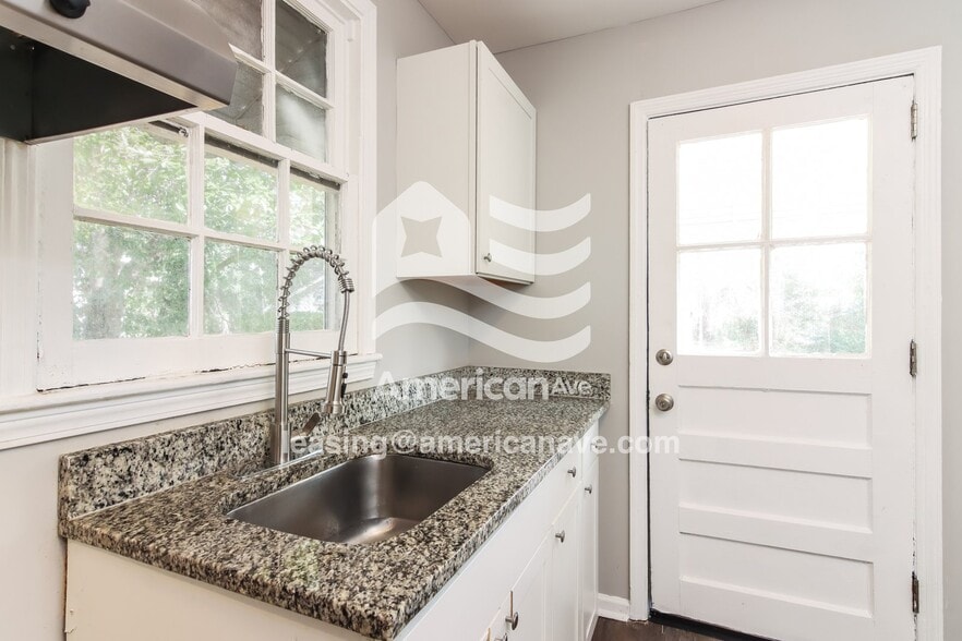 Building Photo - 1324 Macon Ave