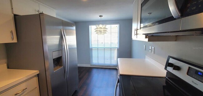 Building Photo - 5210 Wedgewood Ln