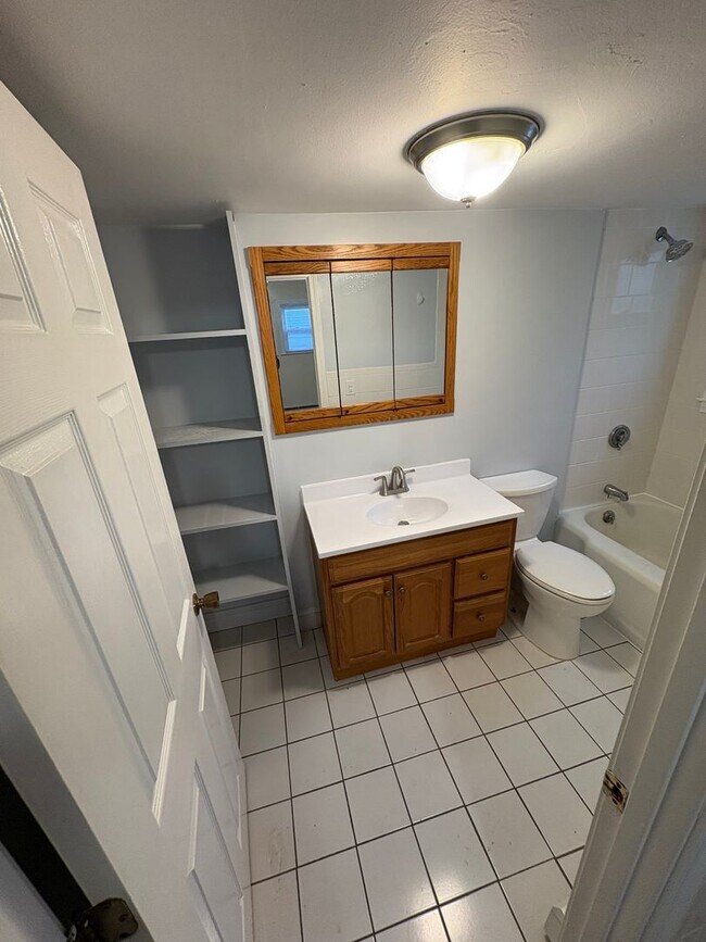 Building Photo - 4-6 Oliver Ct