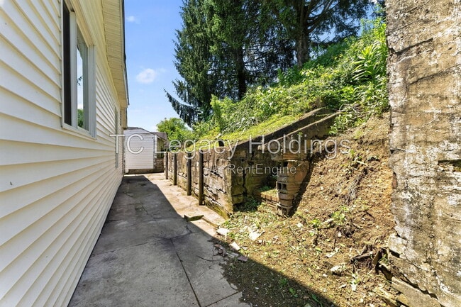 Building Photo - 87 Crisfield St