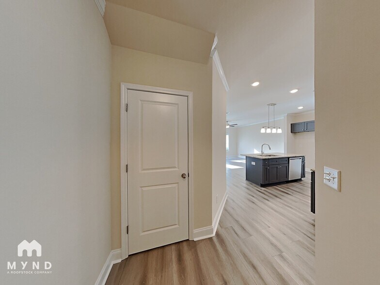 Building Photo - 61 Dewey Rd