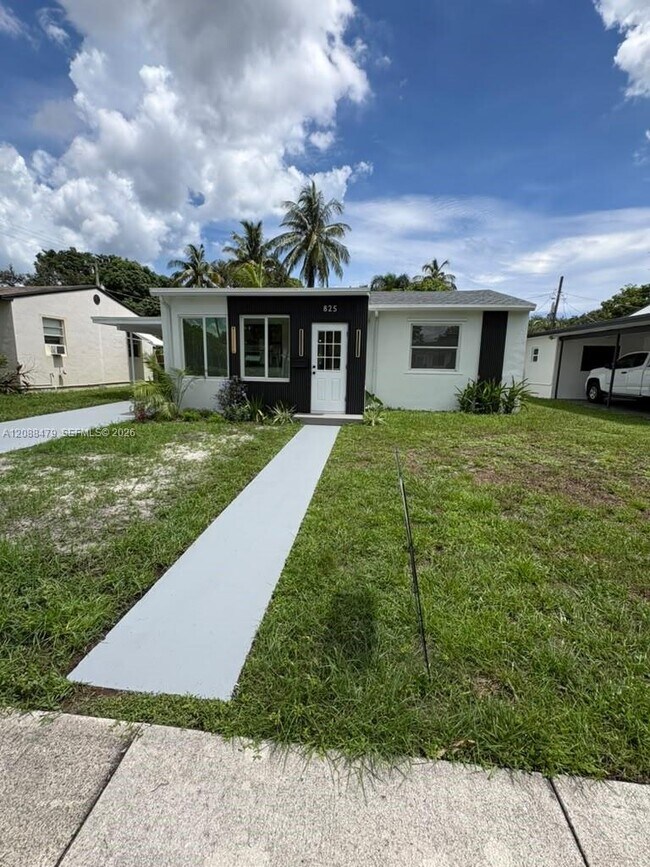 Building Photo - 825 S 28th Ave