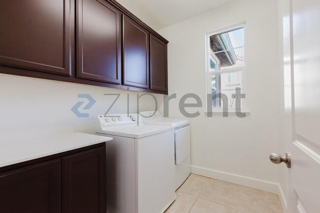 Building Photo - 873 Willow Bridge Dr