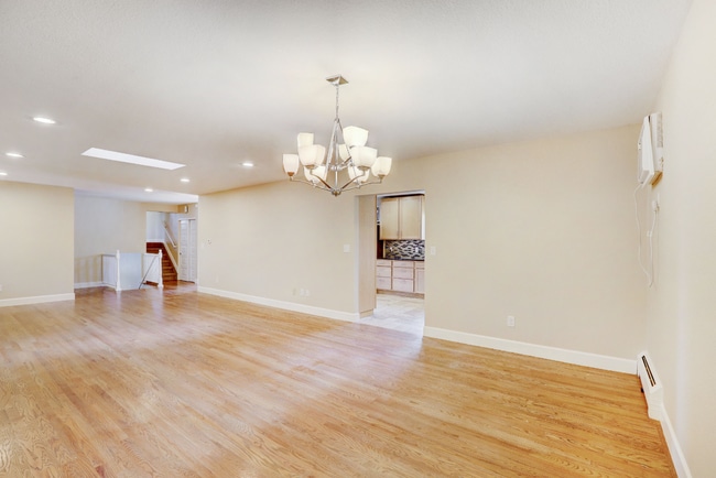 Building Photo - Spacious & Modern Home in Crestmoor Park!