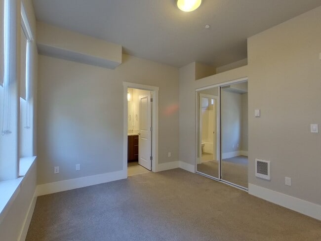 Building Photo - Greek Street Townhomes (335)