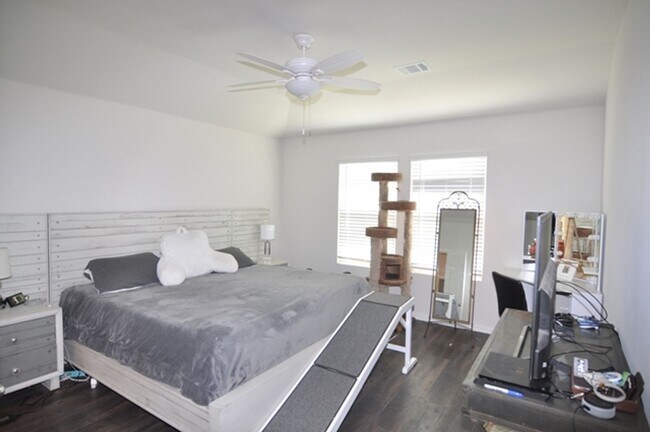 Building Photo - 2513 Ponca Dr