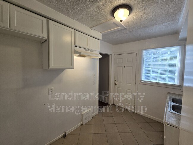 Building Photo - 9151 Mansfield St