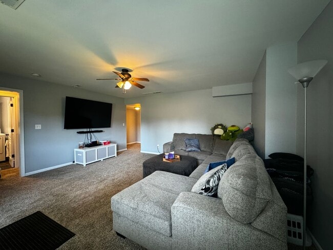 Building Photo - Charming 3-Bedroom, 3-Bathroom Home with V...
