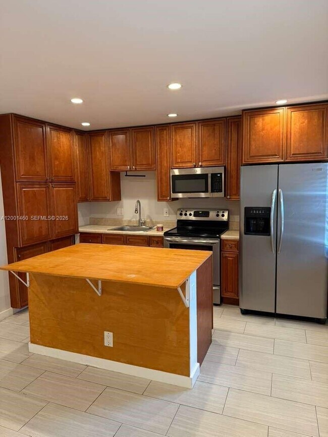 Building Photo - 5150 NE 6th Ave