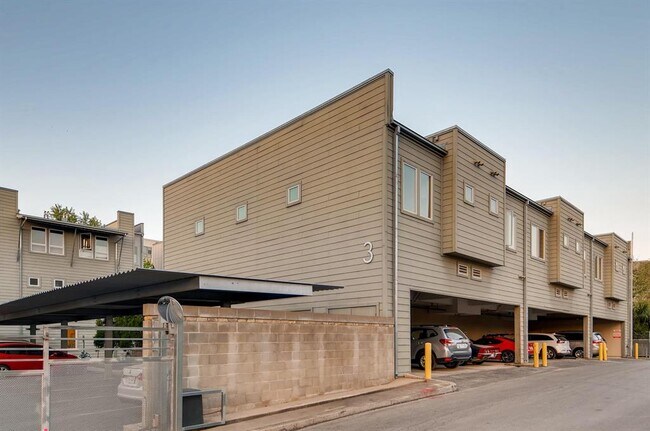 Building Photo - 1601 E 5th St.