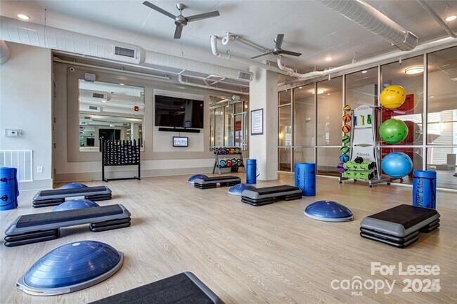 Building Photo - 905 Kenilworth Ave