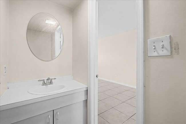 Building Photo - 511 S 6th St