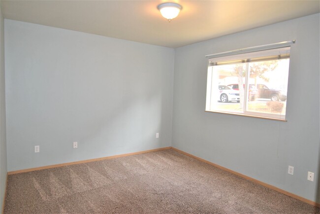 Building Photo - 2-Bed, 1-Bath Condo in East Wenatchee