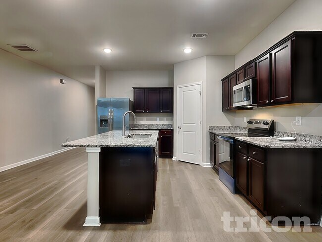 Building Photo - 2137 Hudson Dr