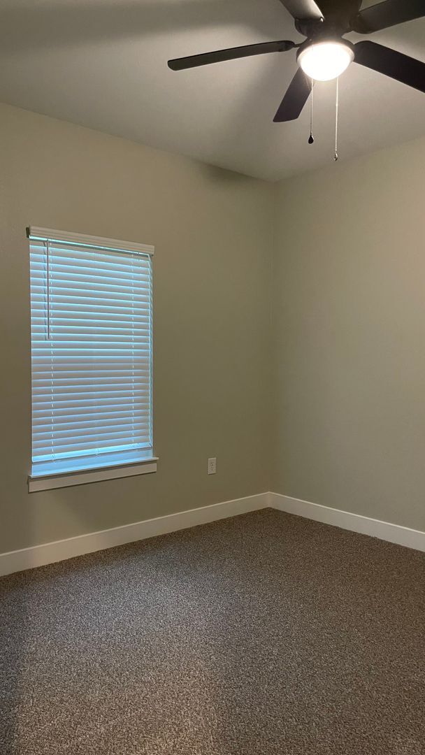 Building Photo - 3 Bed 2 Bath Duplex Close to SFA!!!