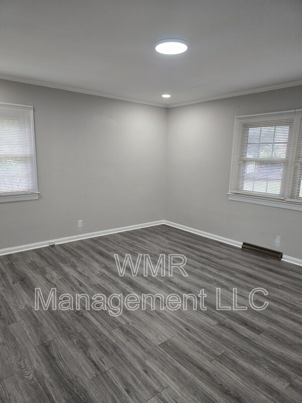 Building Photo - 420 Downey Pl