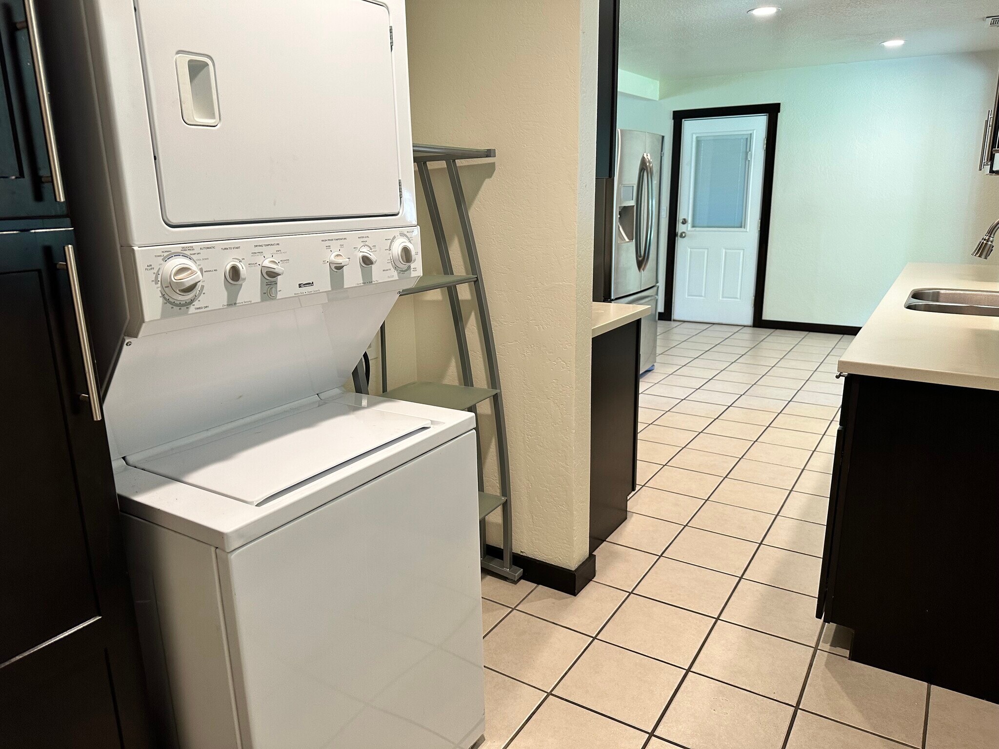 Laundry - 1061 SE Clarey Ave