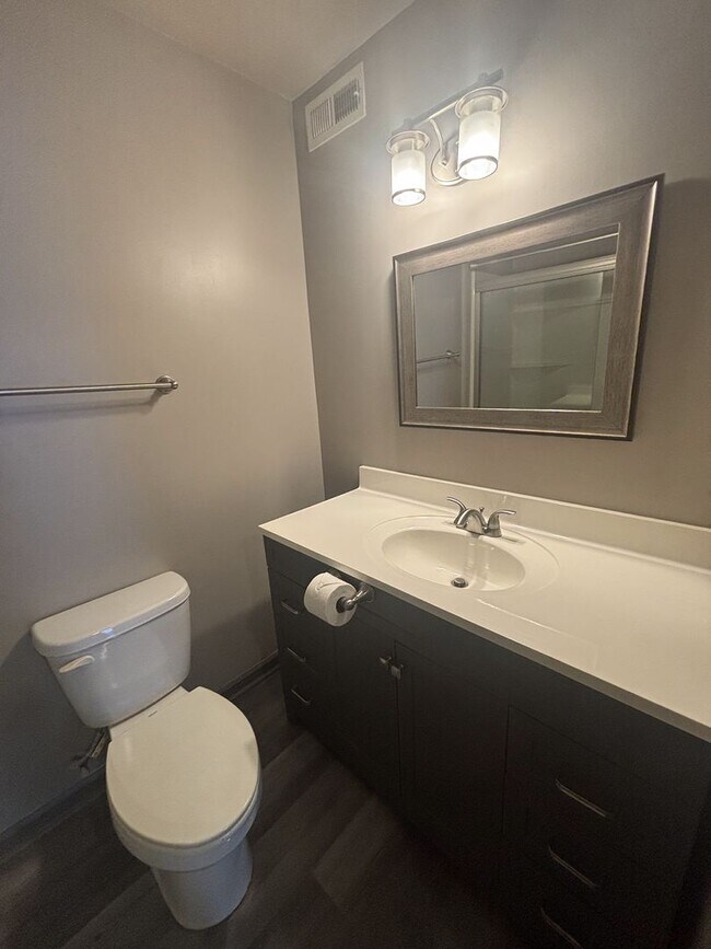 Building Photo - 2 Bed 2 Bath zoned for Homewood City schools