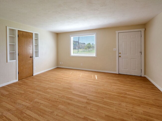 Building Photo - 485 1st St