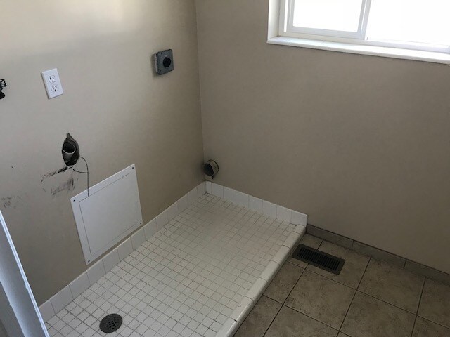 Building Photo - Beautiful home in Clinton with sport pad and playground