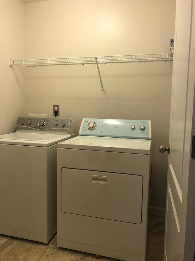 Building Photo - Ranch Home Located Minutes to Downtown Dallas