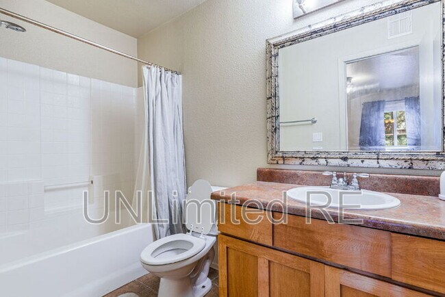 Building Photo - 1385 W University Ave