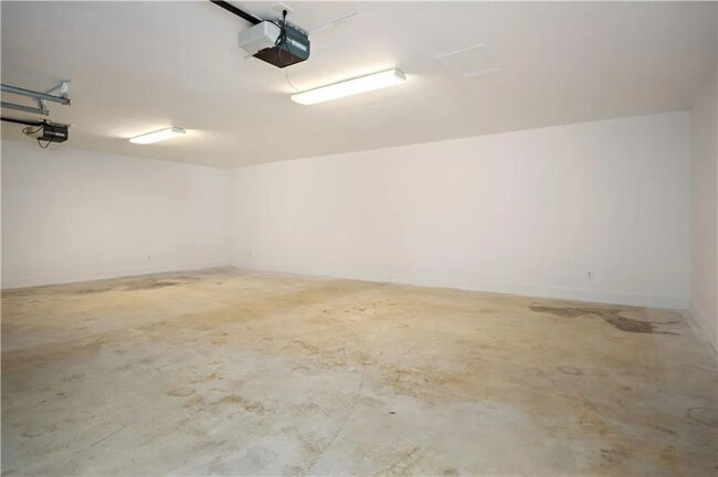 Building Photo - 3105 Pleasant Valley Rd