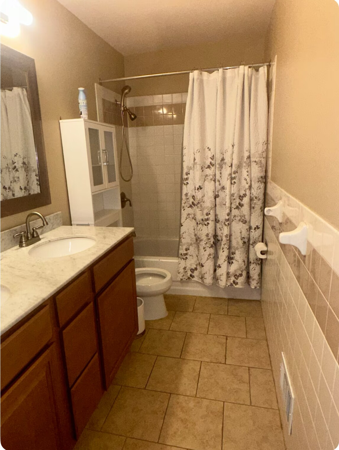 Building Photo - 1633 City View Dr