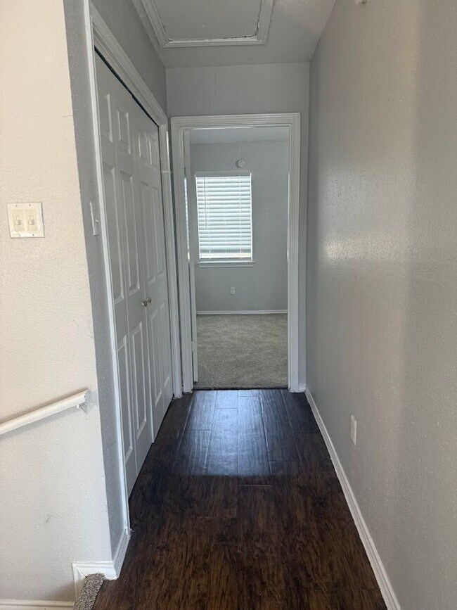 Building Photo - River Crossing 2 Bed 2 1/2 Bath - 2 Story Townhome