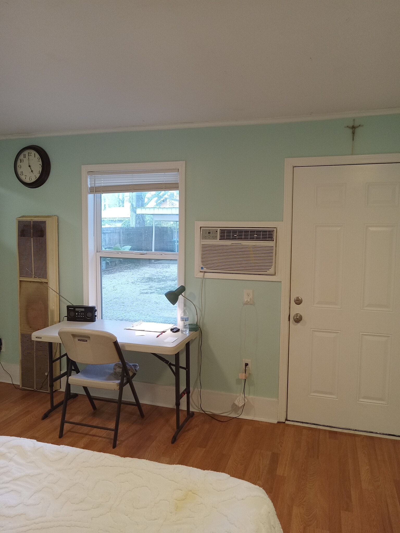 Living room - 305 S Magnolia St