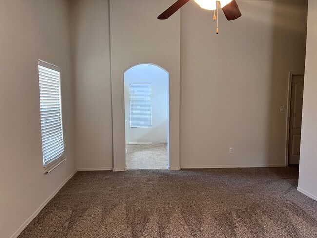 Building Photo - Refrigerated air! 4Br, 2Ba w/2 living areas, 3 CG