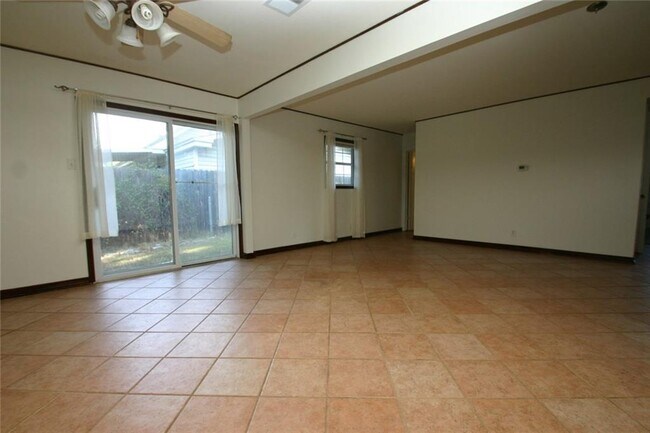 Building Photo - 6702 Isabelle Dr