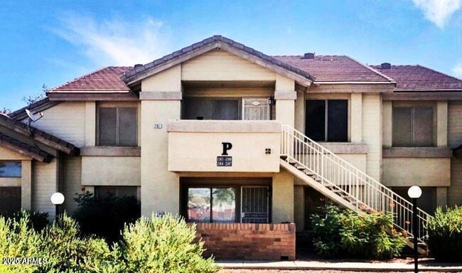 Building Photo - 2201 N Comanche Dr