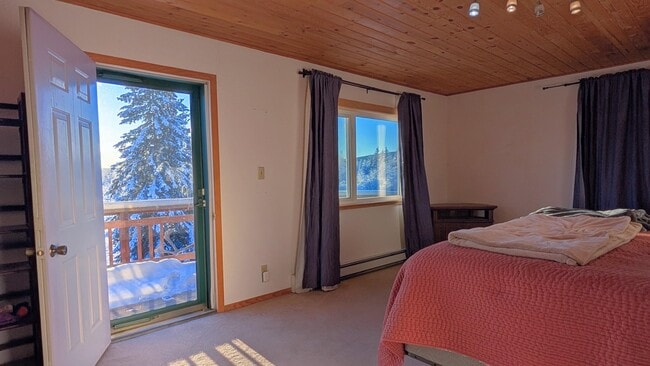 Building Photo - 1045 Dawn Dr