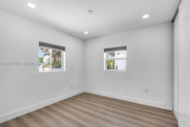 Building Photo - 2814 SW 26th St