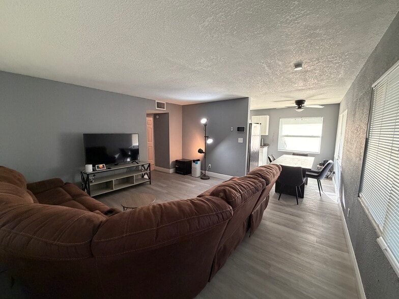 Building Photo - 830 Wooden Blvd