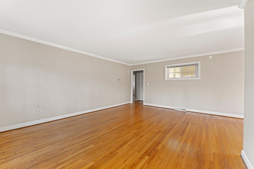 Building Photo - 30 Knoxbury Terrace