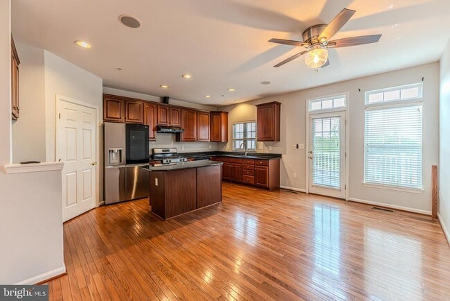 Building Photo - 1552 Oakley Ln