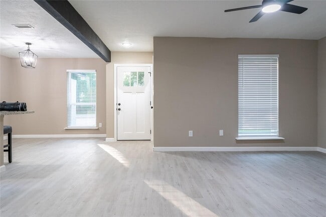 Building Photo - 10 N Wavy Oak Cir