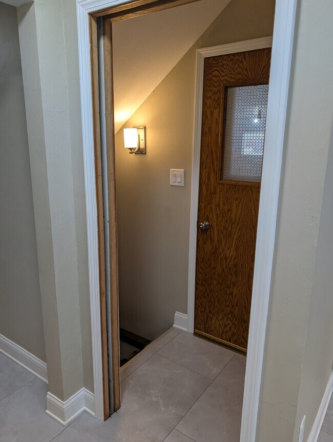 Building Photo - Spacious 4 bedroom 3 bathroom family home in Neenah