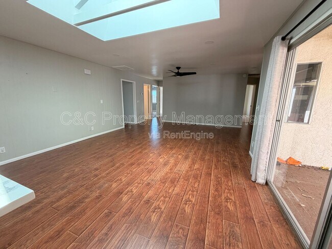 Building Photo - 410 Mira Loma Ln