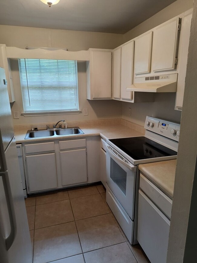 Primary Photo - 3395 GreenBriar Triplex